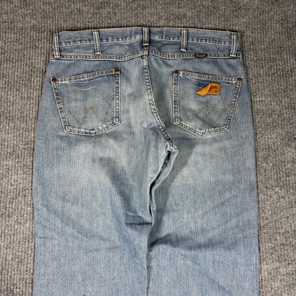 Wrangler Jeans Men's 35x32 Boot Cut ‎ Light Wash Blue Western Cowboy Rodeo